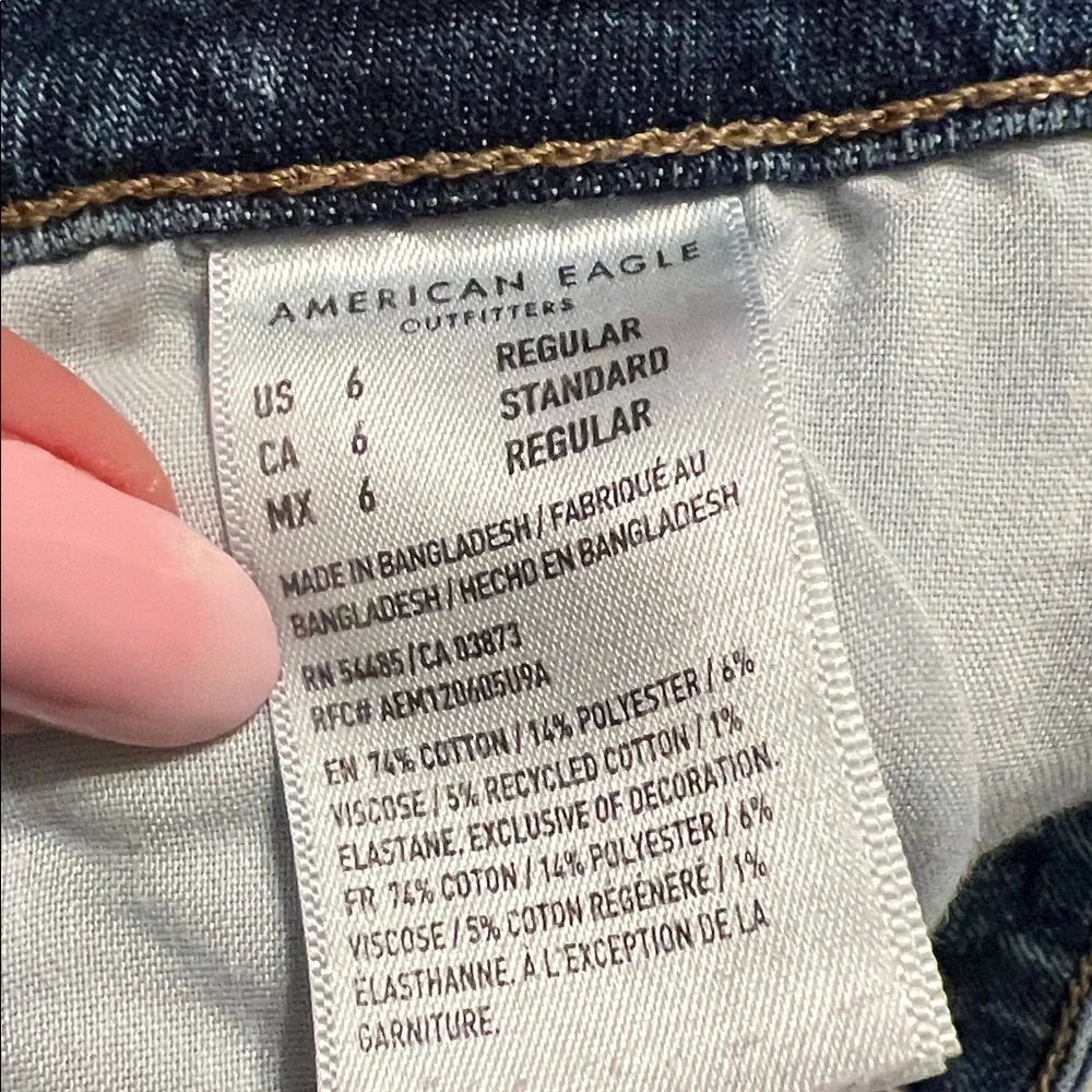 American Eagle Mom Jeans Size 6 High Rise Tapered Medium Wash Denim - Picture 3 of 7